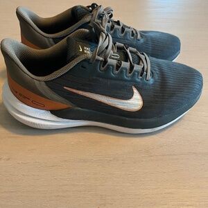 Nike winflo 9 women size 9.5